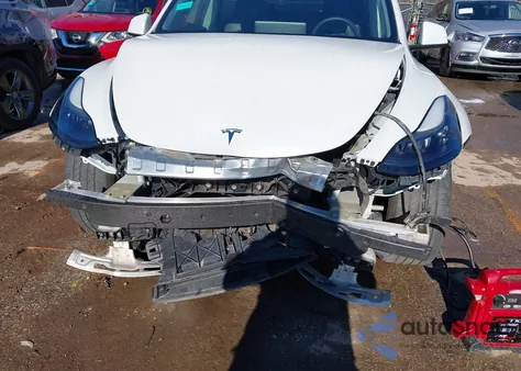 2023 Tesla Model Y Awd/Long Range Dual Motor All-Wheel Drive z USA, uszkodzony, nr VIN 7SAYGDEEXPF756458